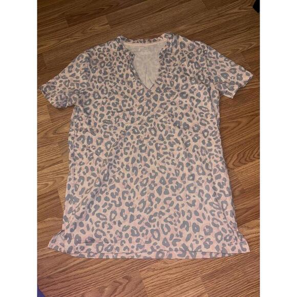 VS PINK Leopard V Neck Size XS - Picture 2 of 6